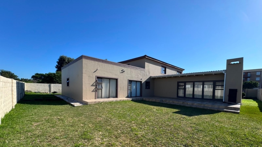 5 Bedroom Property for Sale in Overbaakens Eastern Cape